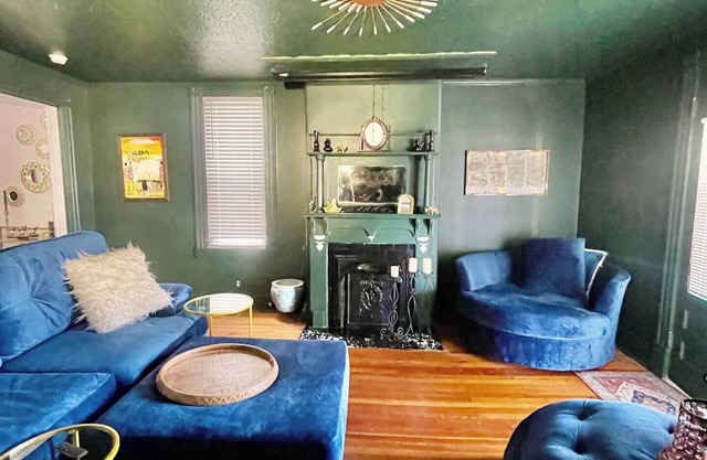 Southern Parkway Retreat | Private Yard & Comfort