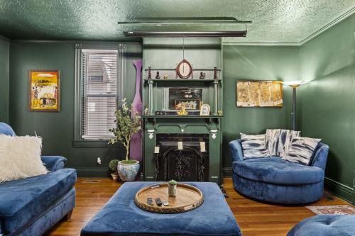 Southern Parkway Retreat Private Yard & Comfort