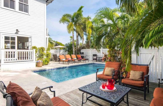 *SOUTHERNMOST HOSPITALITY V* 5BR/5BA & Pool + LAST KEY SERVICES.