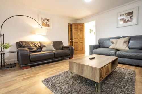Southernwood House Long Stays Free Parking WiFi