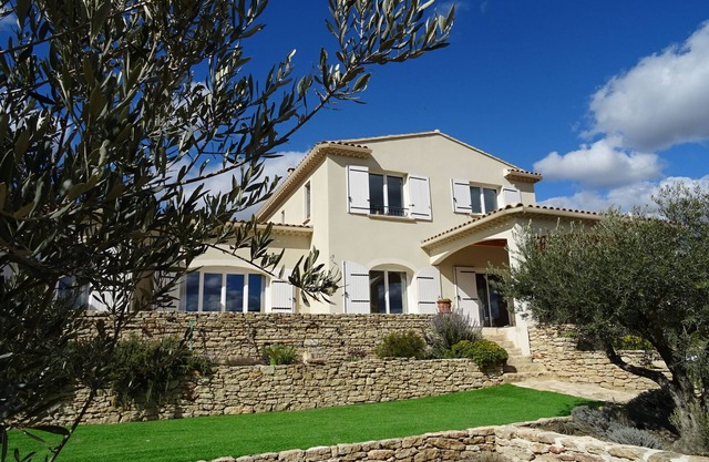 SPA HOLIDAY HOUSE at the foot of GORDES