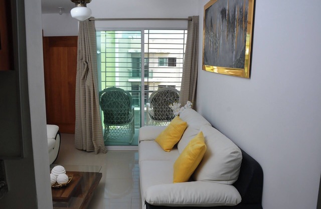 Spacious 3-bedroom and 2 bathroom with WiFi, fitness room, pool area santiagoRD