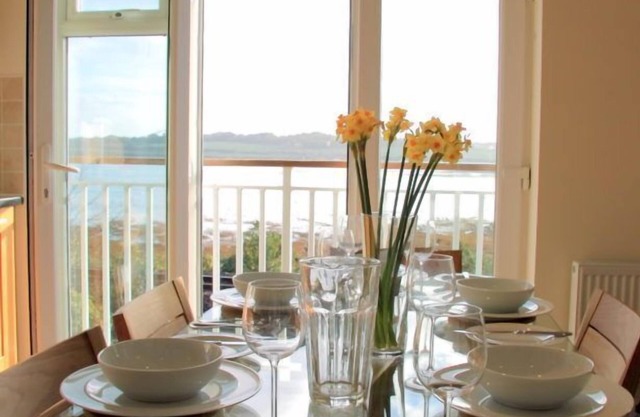 Space for up to six guests, with comfortable bedrooms and spectacular sea views.