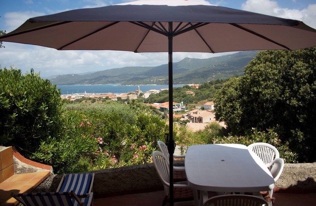 Space, sun and freedom: 4 terraces, private garden on 24 hectares of land