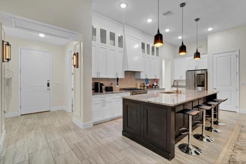 SpaceX BY R2 Shared Bath