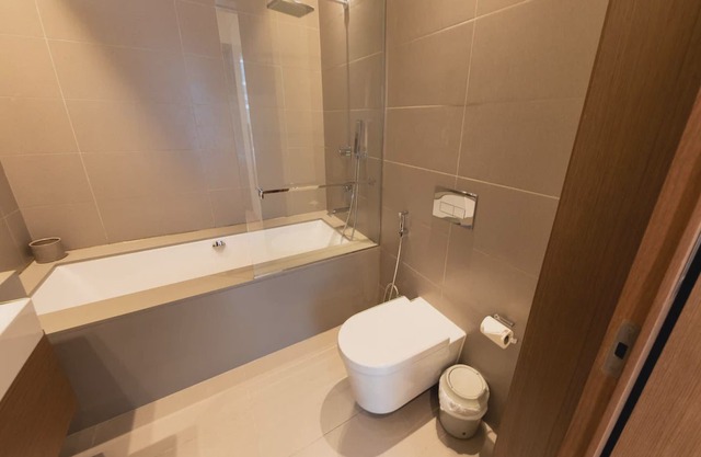 Spacious 1 Bed Apartment in City Walk