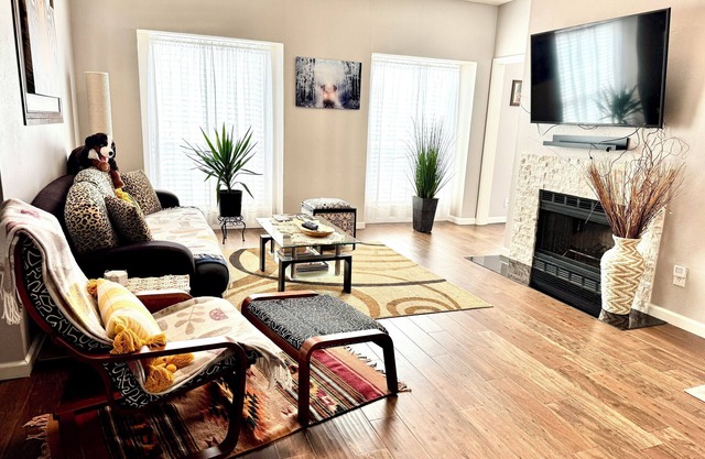 Spacious 1BR+Office condo, GREAT LOCATION, great view, filled with natural light