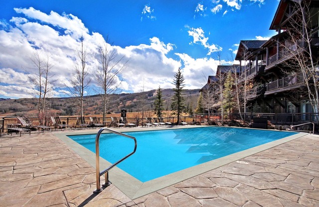 Spacious 1Br Ski in/Ski Out the Top of Bachelor Gulch! by RedAwning