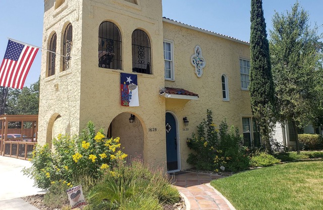 Spacious (2/1, 1100 sqf) - 5 -15 minutes to Airport, Downtown, SeaWorld, etc.