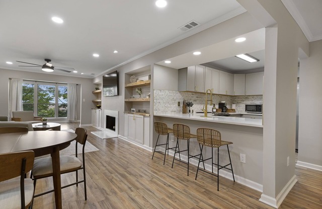 Spacious 2/2 Condo w/pool near the UAB ,Mt Brook ,The Vulcan & 280
