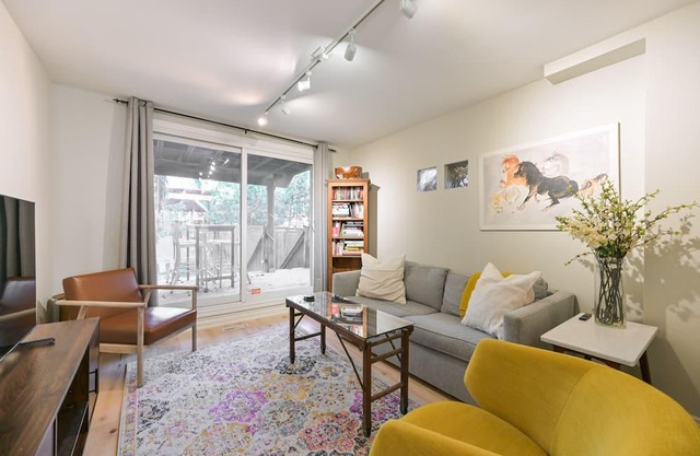 Spacious 2-bdrm with sheltered back garden oasis