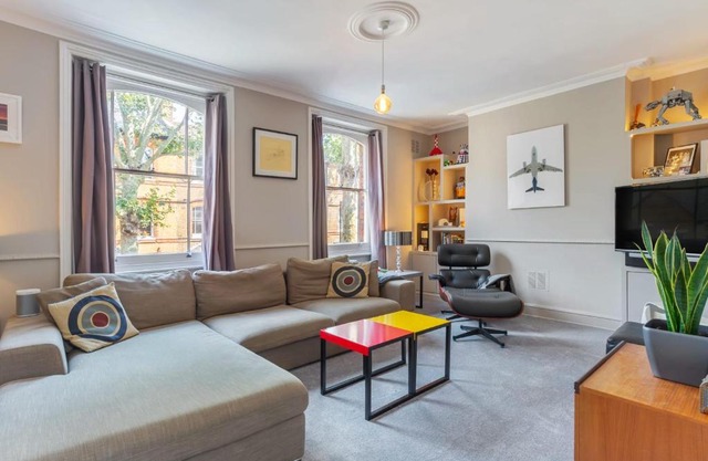 Spacious 2 Bed House, Sleeps 6 nr Kennington