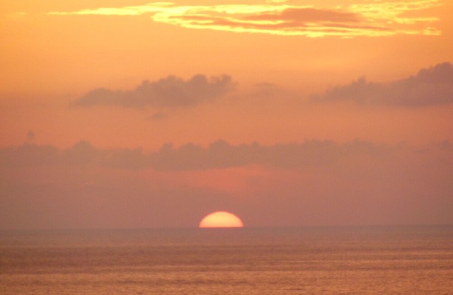 Spacious 2 Bed House with amazing sea views, new aircon & wifi - Great location!