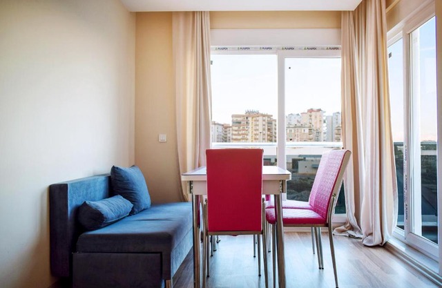 Spacious 2 Bedroom for 5 With Mountain View. Free Wifi