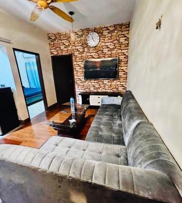 Spacious 2-Bedroom Karachi Rental