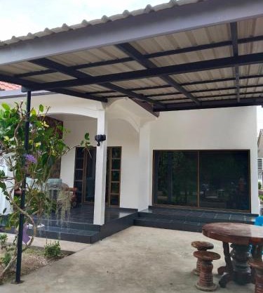 Spacious 2-bedroom villa near beach