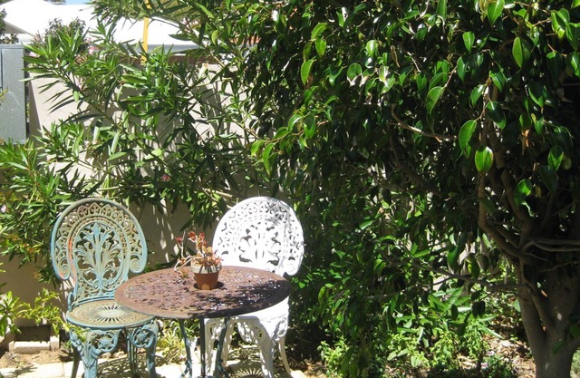 SPACIOUS 2 BRM LIMESTONE WALK TO BEACH