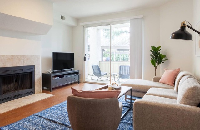 Spacious 2BR Apartment in Pleasanton