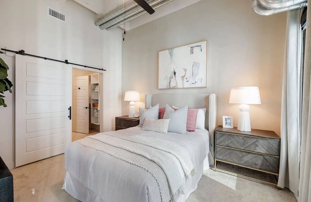 Spacious 2BR Luxury Home @ Walkable to Downtown Skyline Views