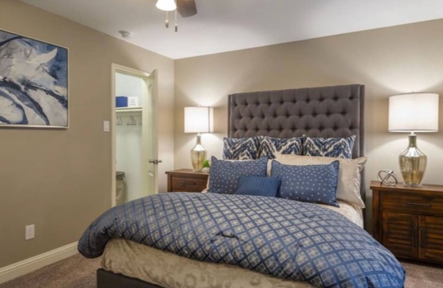 Spacious 2BR @ Med Center MD Anderson Gated Walking Distance to 2BR Pool & Gym