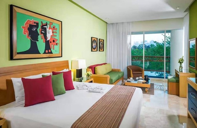Spacious 2BR Suite with Private Plunge Pool​