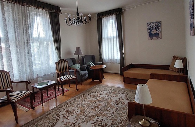 Spacious 3 BDR apartment in the city center, 110 sqm, A/C, elevator, balcony