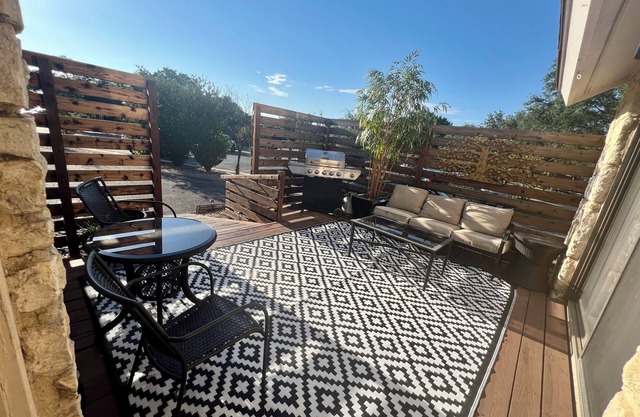 Spacious 3 Bed 3 Bath Townhouse in Horseshoe Bay