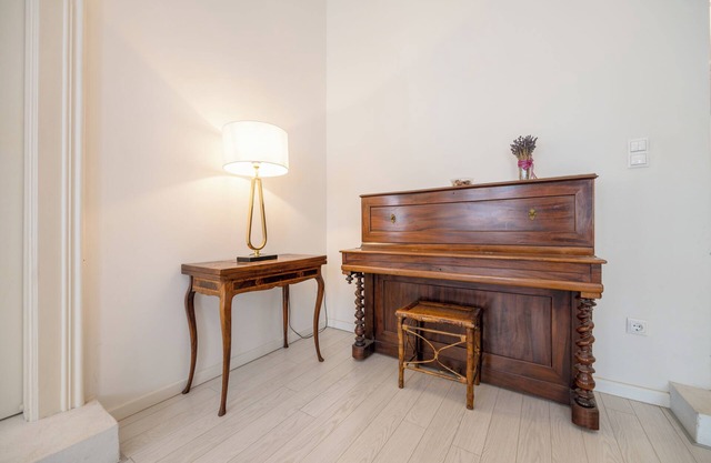 Spacious 3 bedroom, 3 ensuite bathroom elegant apartment near the Opera House
