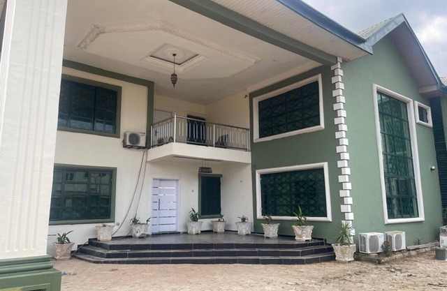 Spacious 3-bedroom apartment with swimming pool & gymn in charming Benin City