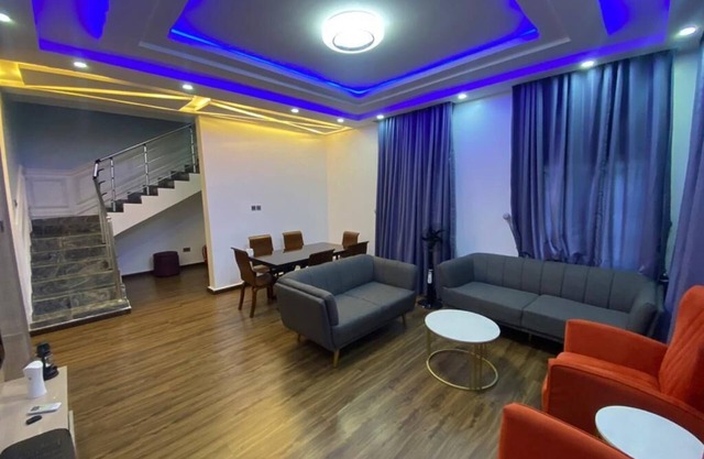 Spacious 3-bedroom apartment with WiFi, AC,Jacuzzi & lots more inbeautiful Abuja