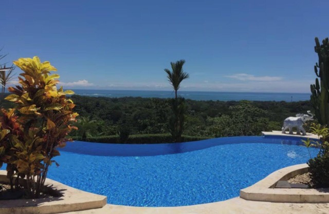 Spacious 3-bedroom house with Ocean View-Large Pool-Gated Development-WiFi-AC
