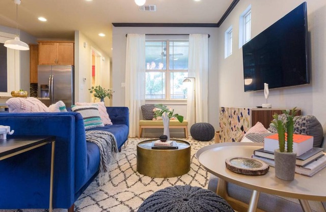Spacious 3 BR near Downtown by Domio