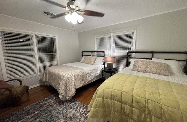 Spacious 3BR Home Sleeps 12 + Optional Studio Apartment for 14 Guests Ping Pong!