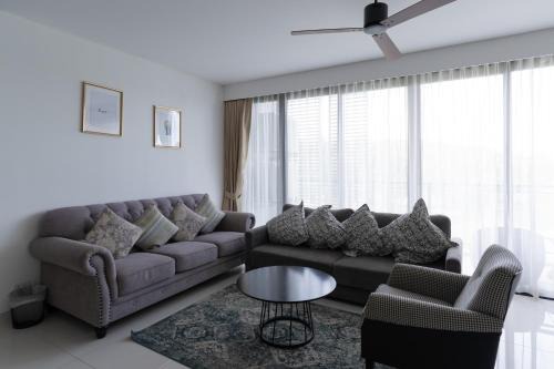 Spacious 3BR Sea-View Condo Resort Amenities 2708
