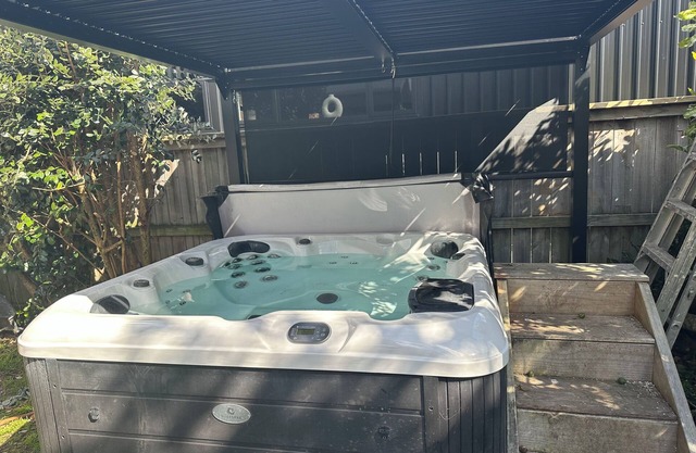 Spacious 4-bedroom house in terrific Whangapoua with WiFi