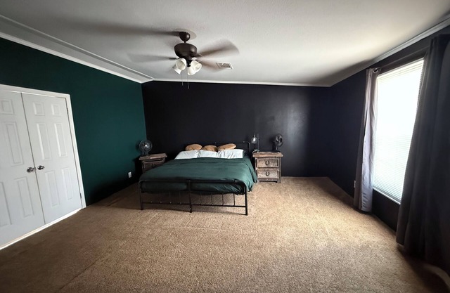Spacious 4-bedroom mobile home Midland