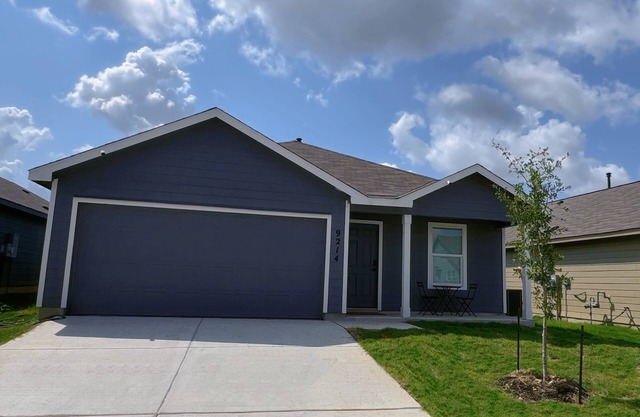 Spacious 4-Bedroom Retreat Near Lackland AFB