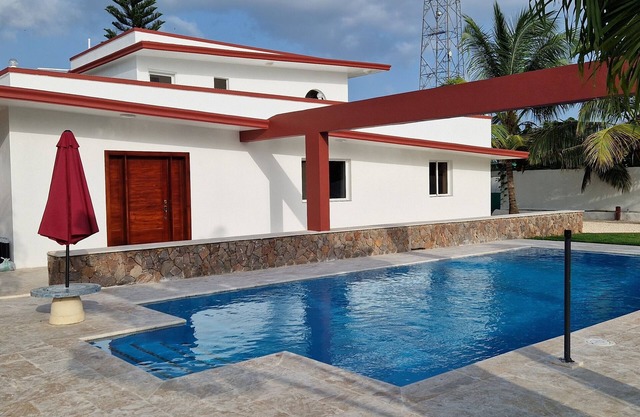 Spacious 4-bedroom villa in charming Juan Dolio with WiFi, AC