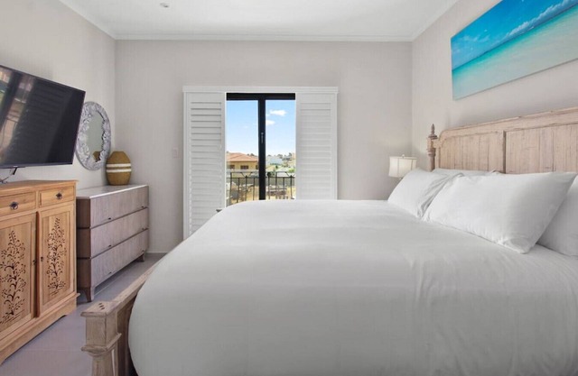 Spacious 4BR Condo in Prestigious Resort at Oro 1 by Bocobay