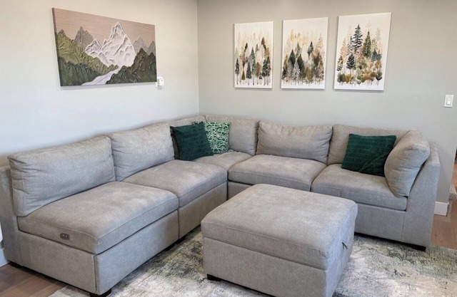Spacious 4BR Family Home – Ski & City Access