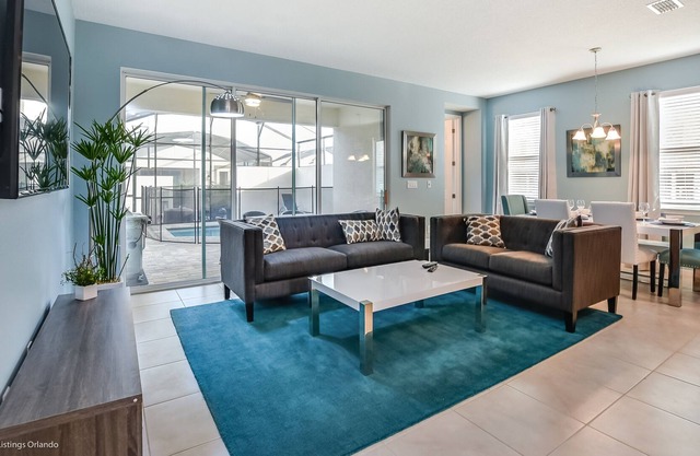 Spacious 5 Bed Splash Pool Townhome in Solara-1618CPC