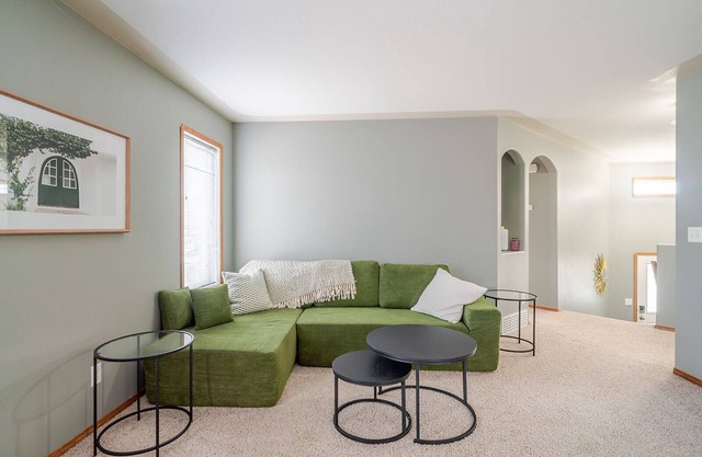 Spacious 5 Bedroom - 2 Self Contained Suites - Work Crews Dream