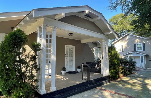 Spacious 5-Bedroom Home with Private Guest Cottage