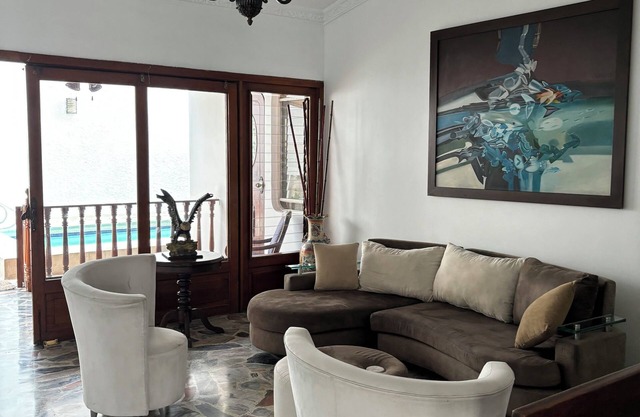 Spacious 5-bedroom house in charming Cucuta with AC, WiFi and prívate Pool