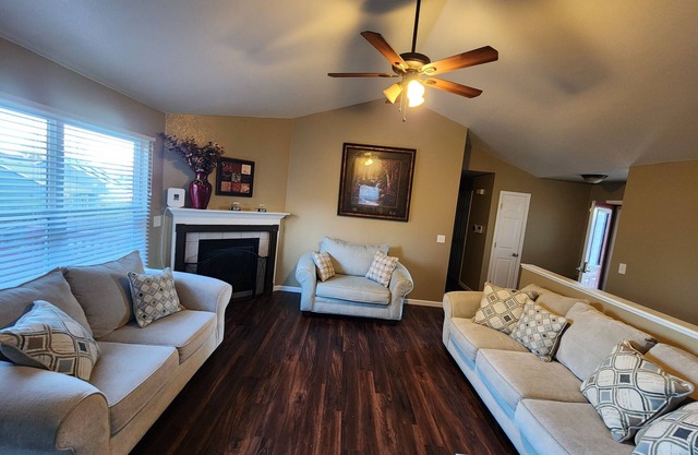 Spacious 5-bedroom house in beautiful Greeley with AC, WiFin