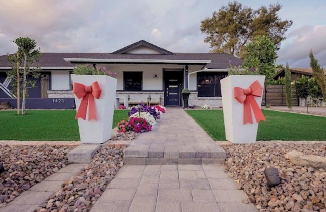 Spacious 5-bedroom house in charming Mesa with AC