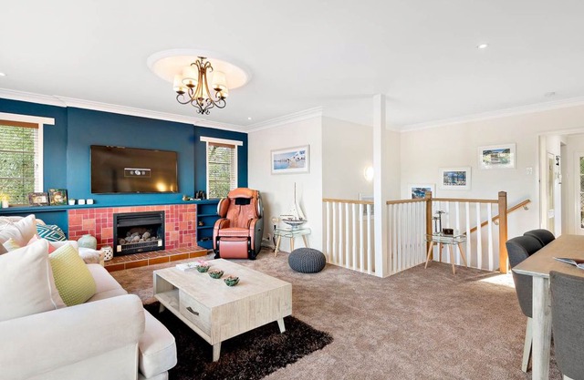 Spacious 5 Bedrooms House in Epsom