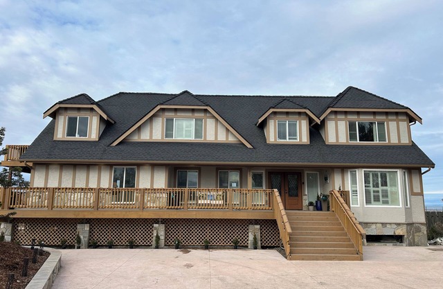 Spacious 6-bedroom Beach House