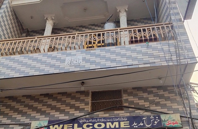 Spacious 6-bedroom hotel in fabulous Lahore with AC, WiFi; attached washroomn