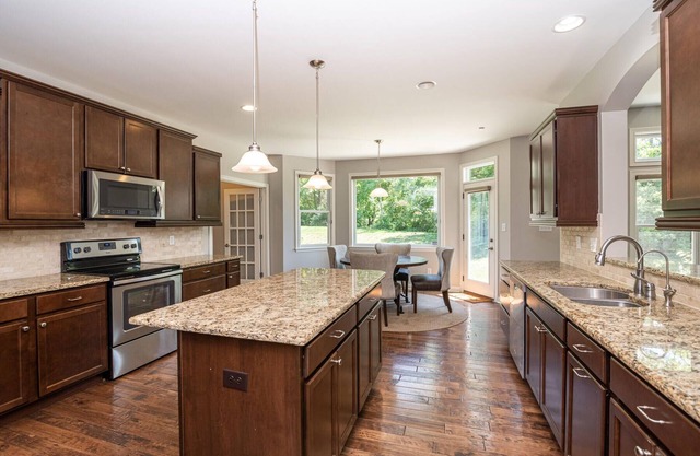 Spacious 6-bedroom house in brilliant Indianapolis with AC, WiFi